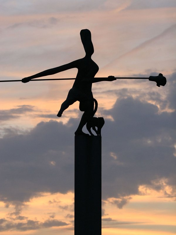 Het Herbakkersbeeld in het centrum tekent de skyline van Eeklo