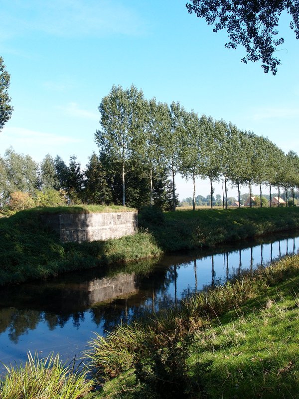 Bunker in de Dijkstraat aan het Leopldskanaal