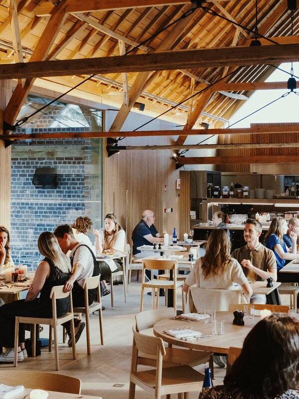 De brasserie van Hopspot in Ertvelde, een concept van Brouwerij Van Steenberge