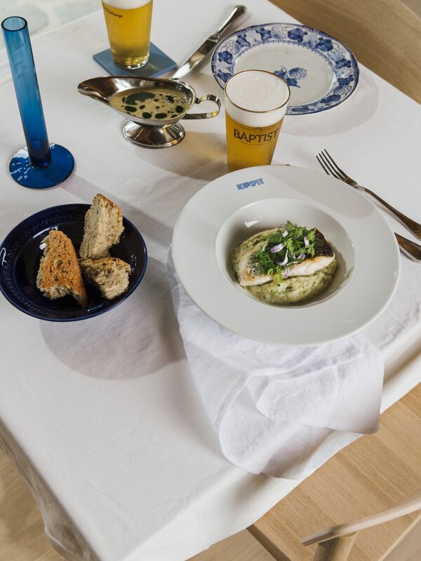 Een gedekte tafel in brasserie Hopspot